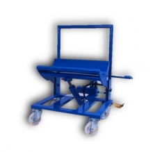Manual hydraulic trolley suitable for transporting empty warp beams and cloth rolls 
